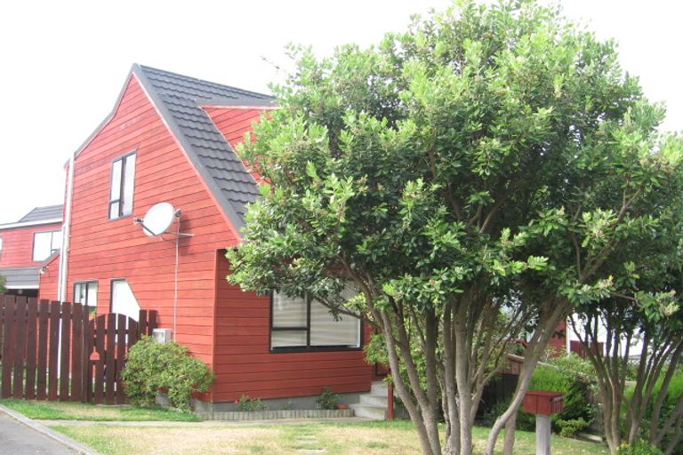 Photo of property in 10 Rangitane Street, Maupuia, Wellington, 6022