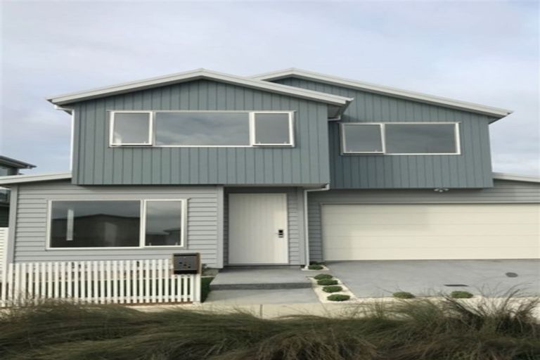 Photo of property in 14 Roa Avenue, Hobsonville, Auckland, 0616
