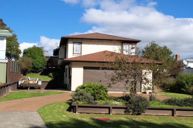 Photo of property in 69a Andrew Road, Howick, Auckland, 2010