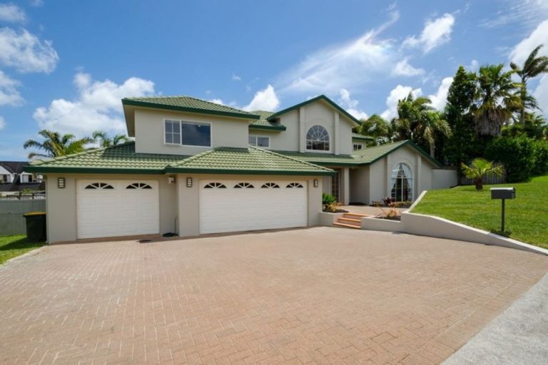 Photo of property in 3 Kahala Place, West Harbour, Auckland, 0618