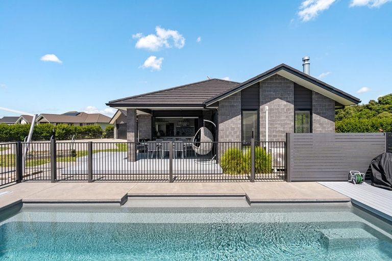 Photo of property in 15 Mike Smith Drive, Cambridge, 3434