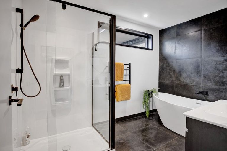 Photo of property in 450 Waitara Road, Huirangi, New Plymouth, 4373