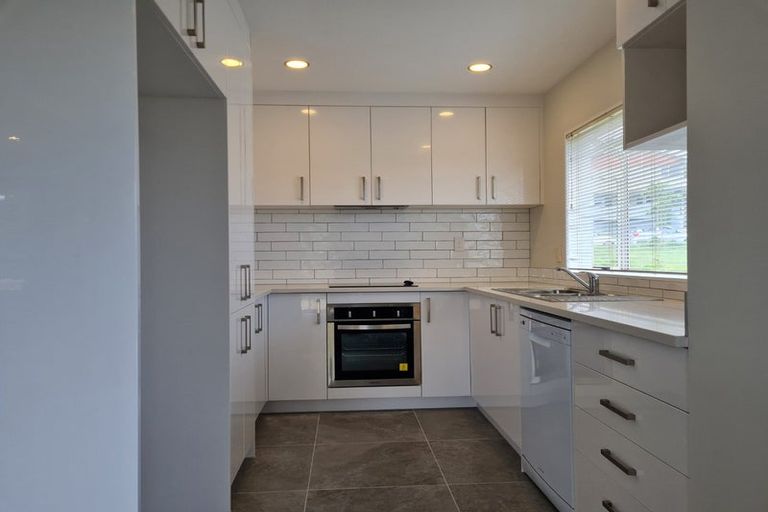 Photo of property in 14 Redfern Lane, Glenfield, Auckland, 0629