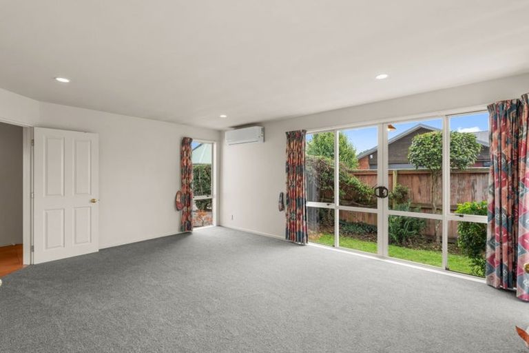 Photo of property in 4 Rosefield Lane, Northcote, Christchurch, 8052
