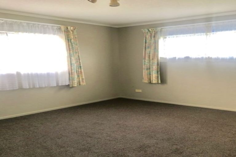 Photo of property in 110 Woodman Drive, Tawa, Wellington, 5028