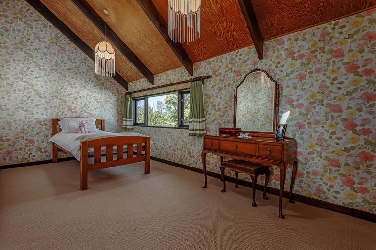 Photo of property in 36 Clifton Terrace, Fitzherbert, Palmerston North, 4410