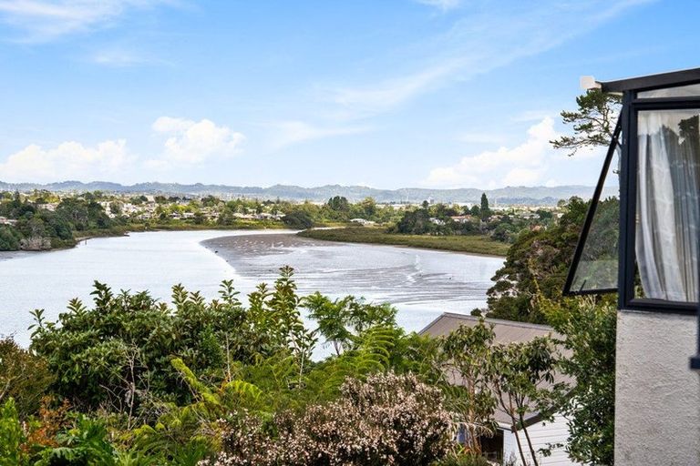 Photo of property in 19 Constable Lane, West Harbour, Auckland, 0618