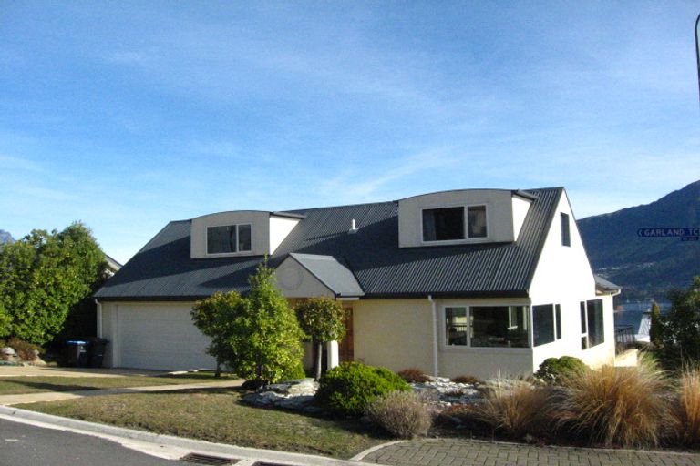 Photo of property in 2 Garland Terrace, Kelvin Heights, Queenstown, 9300