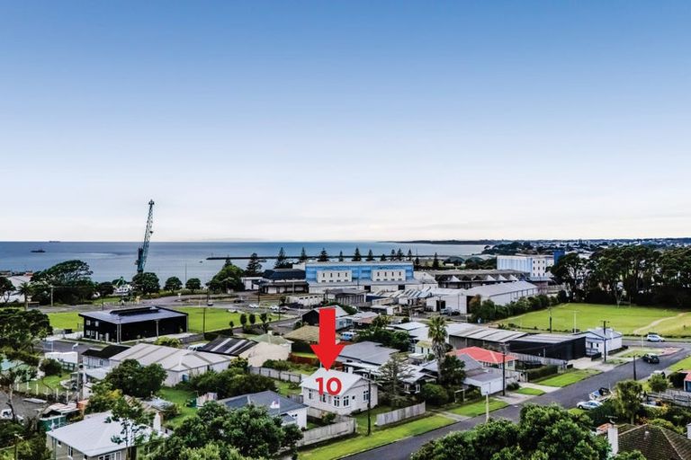 Photo of property in 10 Harbour Street, Moturoa, New Plymouth, 4310