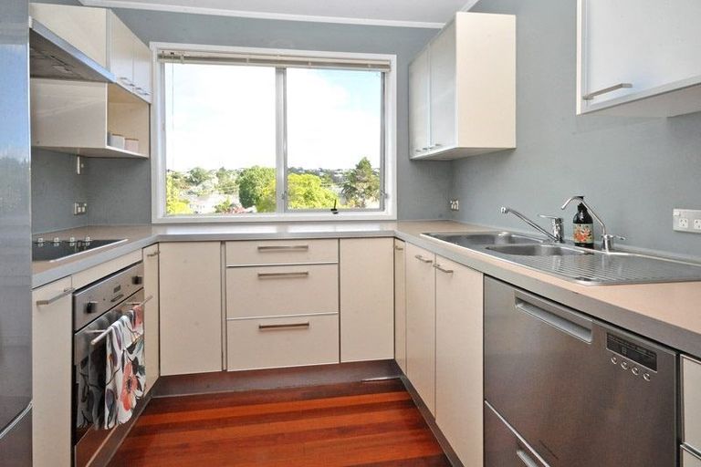 Photo of property in 13 Clensmore Place, Torbay, Auckland, 0630