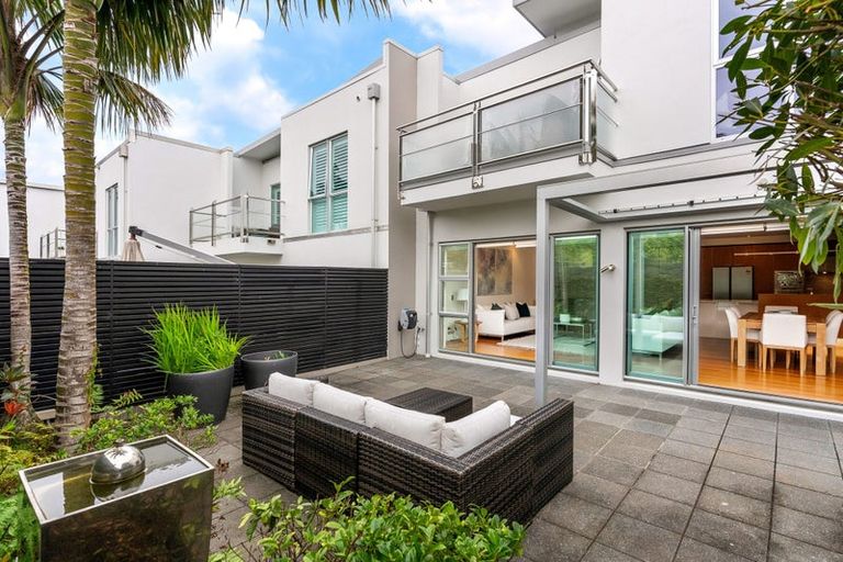 Photo of property in 5/258 Hurstmere Road, Takapuna, Auckland, 0622