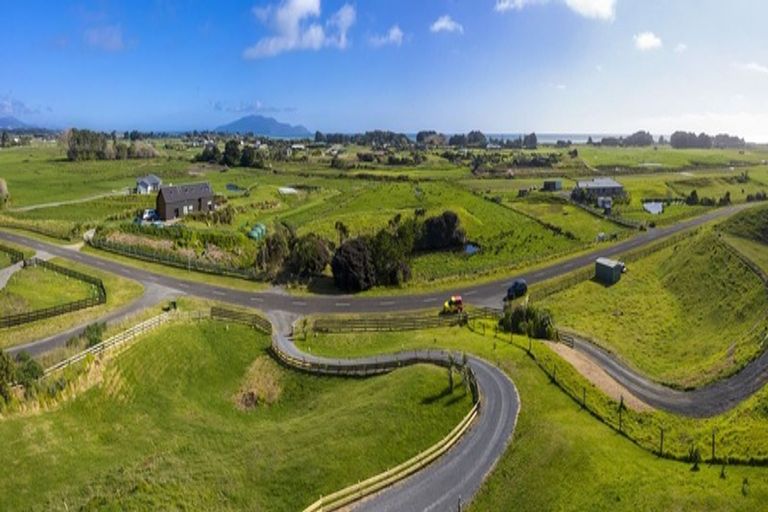 Photo of property in 100 Harakeke Road, Te Horo, Otaki, 5581