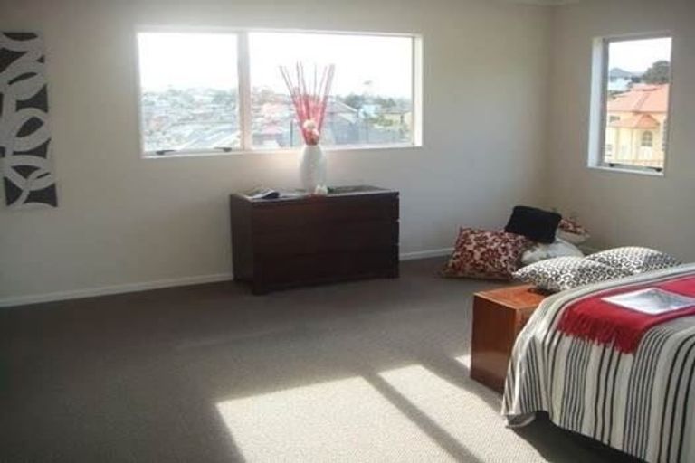 Photo of property in 9 Loughros Place, Pinehill, Auckland, 0632