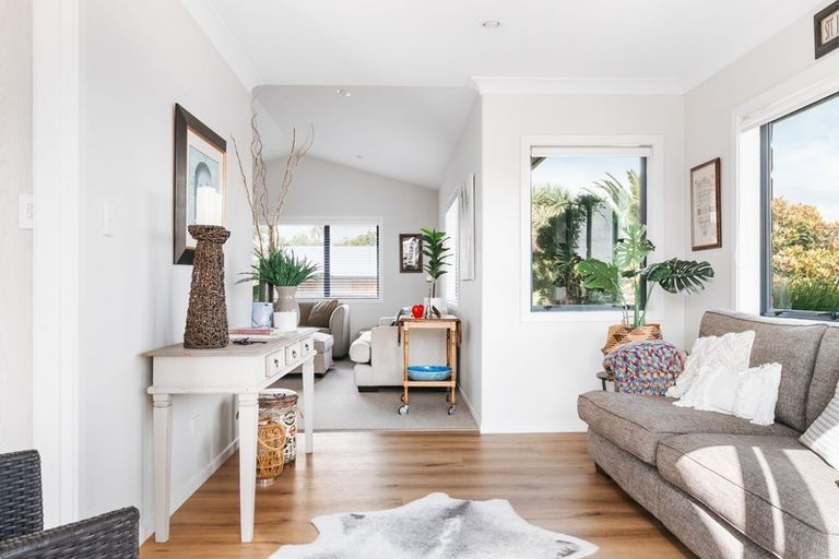 Photo of property in 16 Olive Close, Omokoroa, 3114