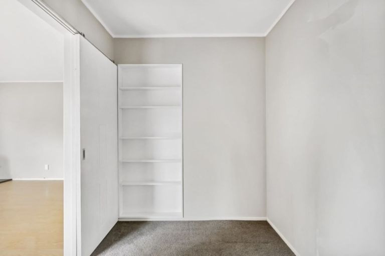 Photo of property in 1/9 Paruru Avenue, Northcote, Auckland, 0627