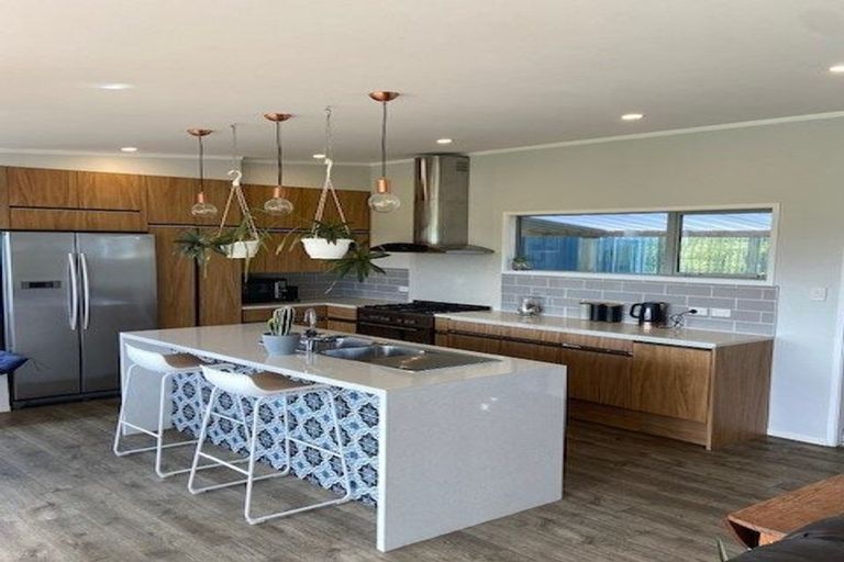 Photo of property in 84 Kaihau Road, Karioitahi, Waiuku, 2683