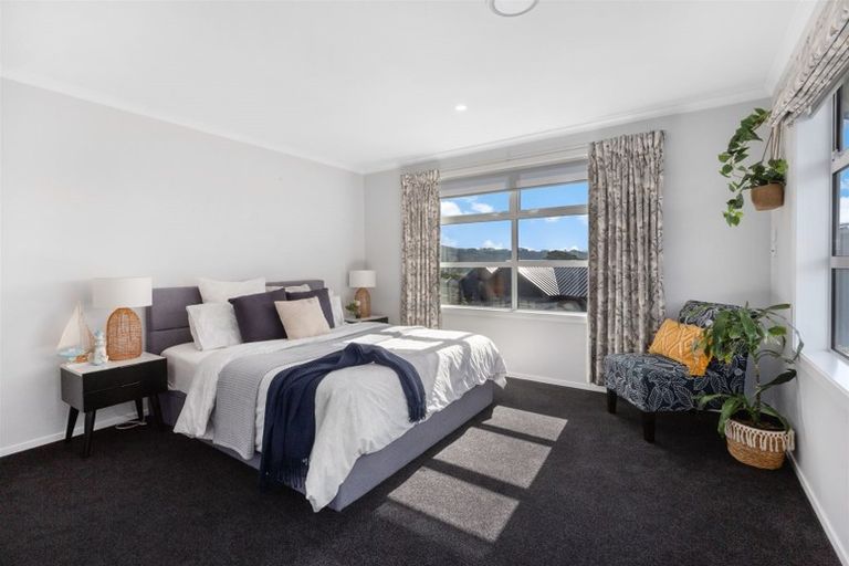 Photo of property in 11 Rotorua Grove, Aotea, Porirua, 5024