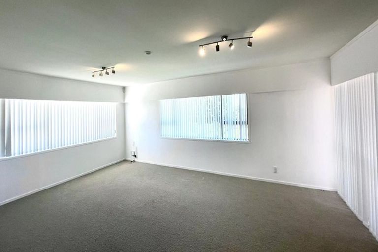 Photo of property in 254 Don Buck Road, Massey, Auckland, 0614