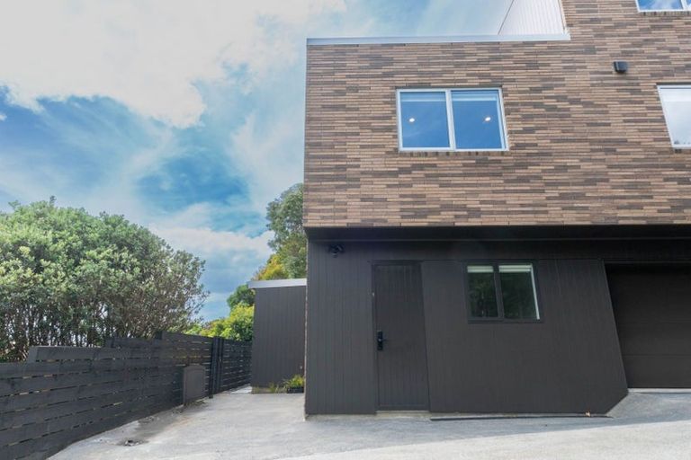 Photo of property in 1/39 Archers Road, Hillcrest, Auckland, 0629