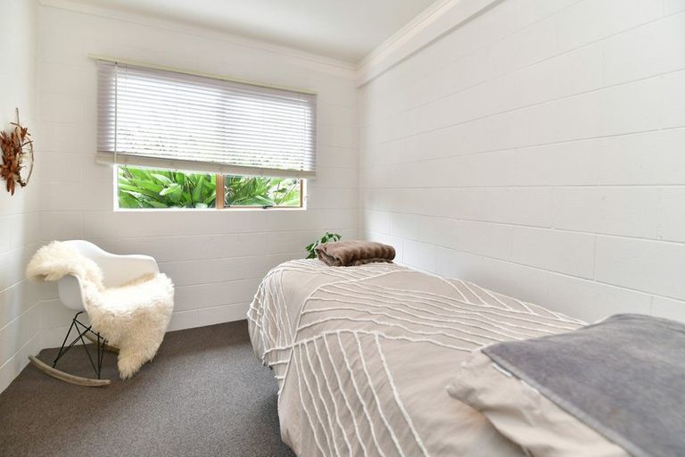 Photo of property in 6 Maori Hut Road, Red Beach, 0932