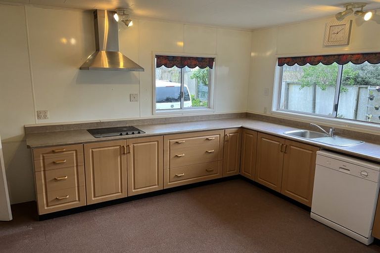 Photo of property in 18 Utauta Street, Waikanae, 5036