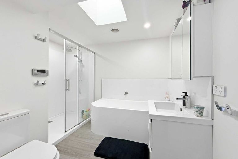 Photo of property in 135 Tirohanga Road, Tirohanga, Lower Hutt, 5010