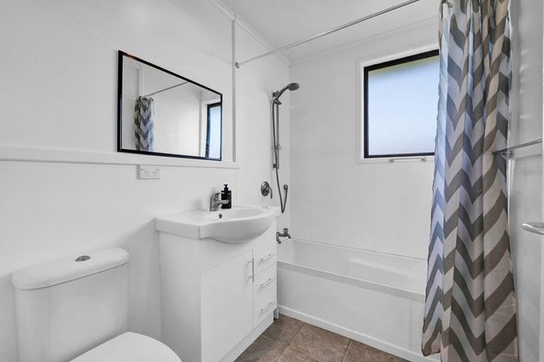 Photo of property in 18 Pohutukawa Drive, Opunake, 4616