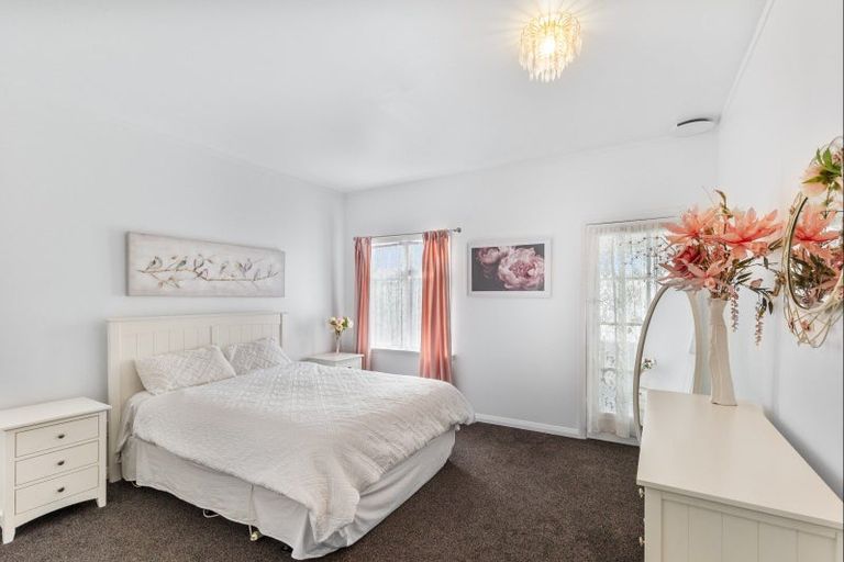 Photo of property in 670 Queen Street East, Levin, 5510
