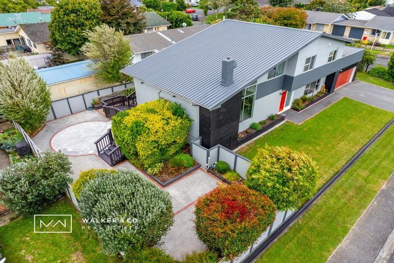 Photo of property in 1 Roband Crescent, Brown Owl, Upper Hutt, 5018
