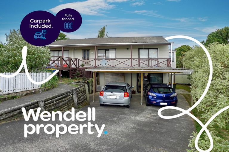 Photo of property in 1/23 Flaunty Place, West Harbour, Auckland, 0618