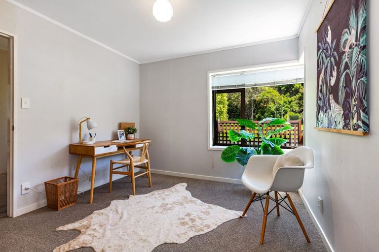 Photo of property in 17 Shackle Lane, Whitby, Porirua, 5024