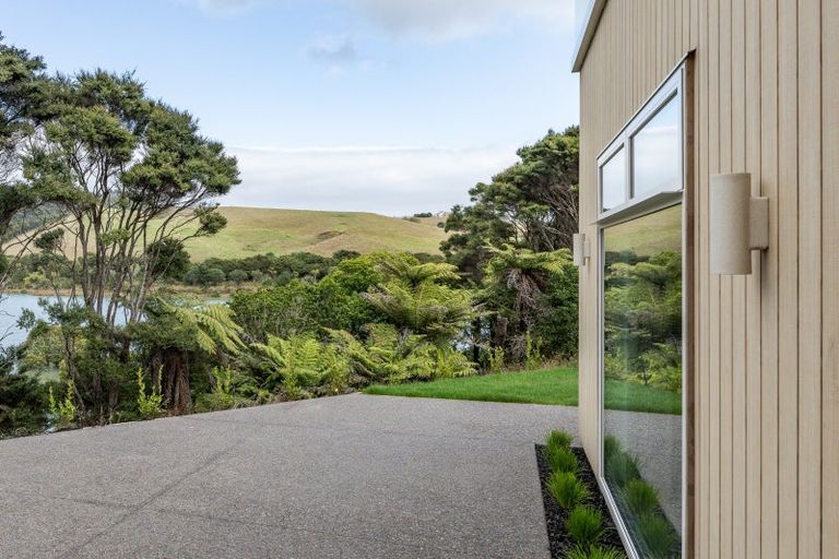 Photo of property in 98 Omahina Street, Raglan, 3225