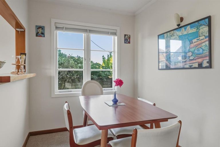 Photo of property in 2 Toru Street, Te Atatu Peninsula, Auckland, 0610