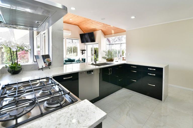 Photo of property in 5 Maygrove Drive, Orewa, 0931