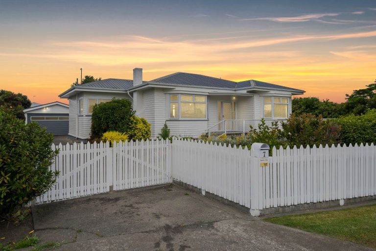 Photo of property in 7 Mill Road, Clive, 4102