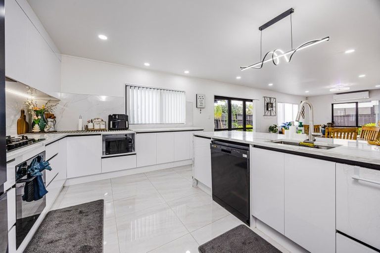Photo of property in 2/102 Forrest Hill Road, Forrest Hill, Auckland, 0620