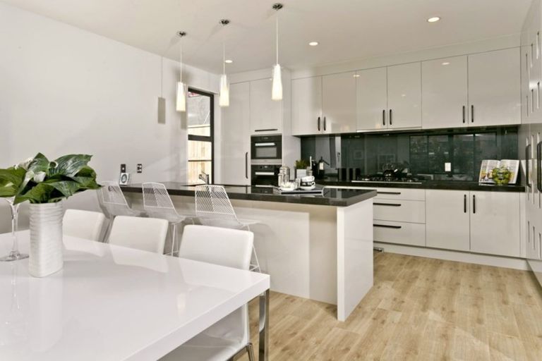 Photo of property in 2a Brook Street, Milford, Auckland, 0620