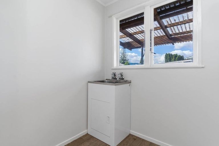Photo of property in 16 Romney Place, Manurewa, Auckland, 2102