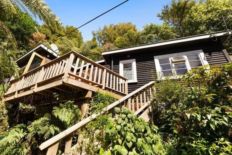 Photo of property in 8a Francis Bell Grove, Lowry Bay, Lower Hutt, 5013