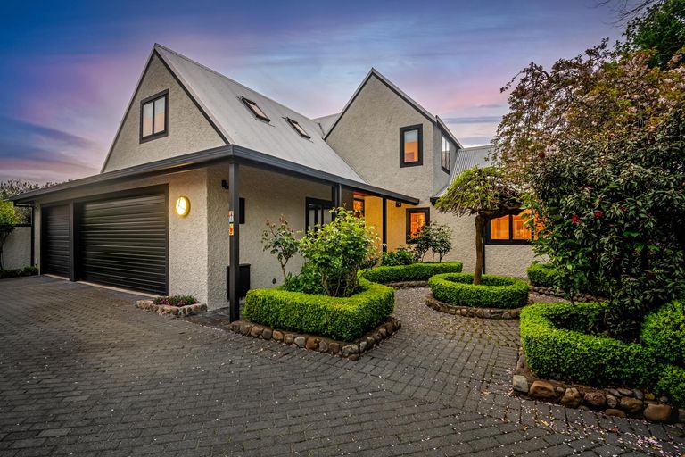 Photo of property in 18 Durham Crescent, Palmerston North, 4414