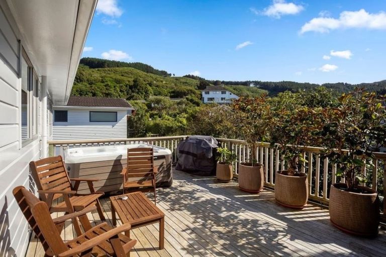 Photo of property in 17 Balliol Drive, Tawa, Wellington, 5028