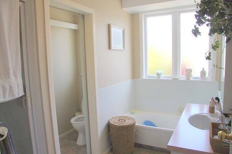 Photo of property in 2 Ferndown Close, Brookfield, Tauranga, 3110