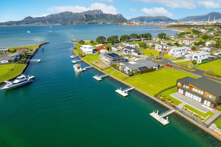 Photo of property in 17 Fred Carr Place, One Tree Point, 0118