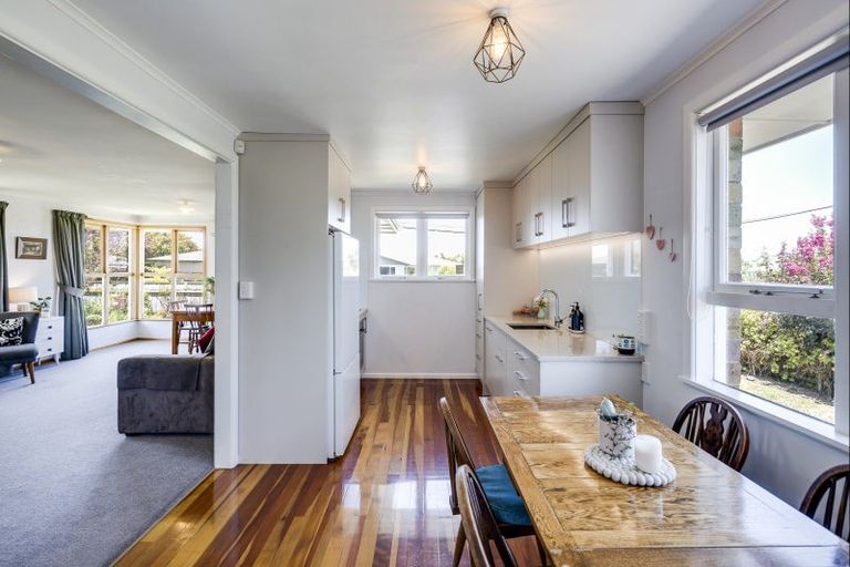 Photo of property in 4 Totara Street, Taradale, Napier, 4112