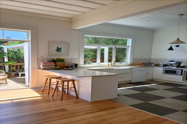 Photo of property in 129 Chaucer Road, Hospital Hill, Napier, 4110