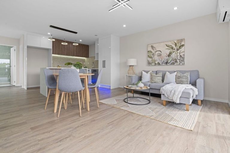 Photo of property in 1/18 Hutchinsons Road, Bucklands Beach, Auckland, 2014
