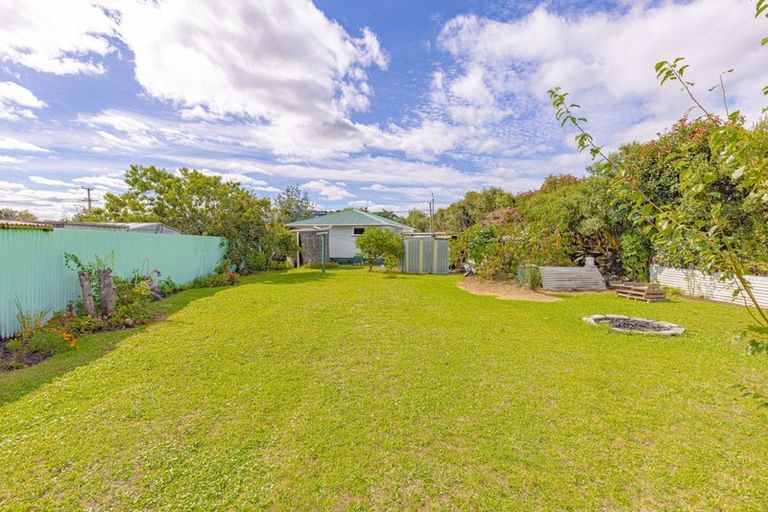Photo of property in 64 Wikitoria Road, Putiki, Whanganui, 4501