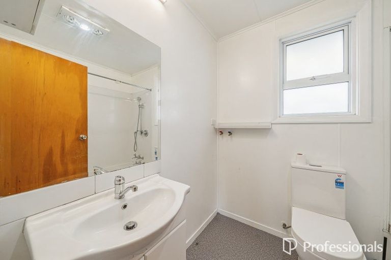 Photo of property in 1 Wakefield Terrace, Tawa, Wellington, 5028