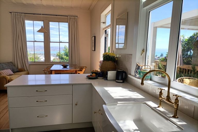 Photo of property in 129 Chaucer Road, Hospital Hill, Napier, 4110