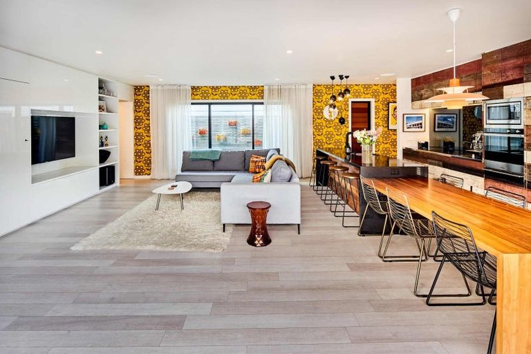 Photo of property in 15 Rua Street, Lyall Bay, Wellington, 6022